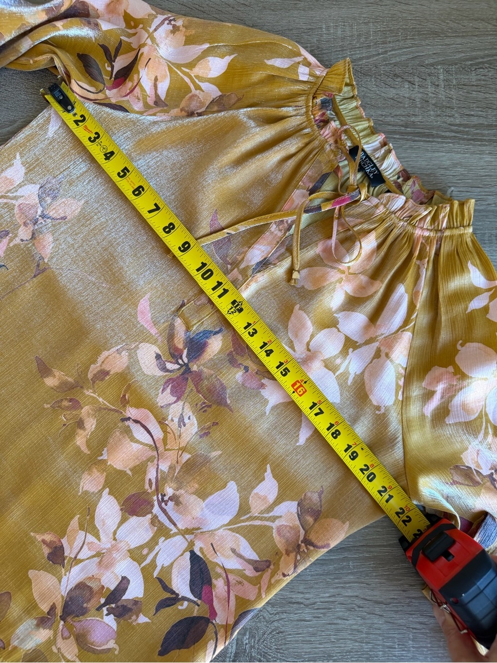 Badgley Mischka Mustard Floral Tie Ruffle Neck Peasant Blouse Size Small - Picture 10 of 15